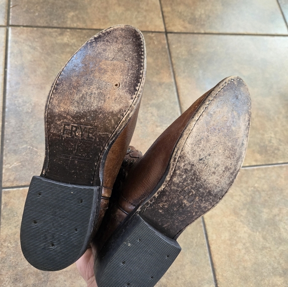 Frye Wyatt Disc Western Boot Womens 6.5 Brown Leather Cognac Studded short - Picture 7 of 13